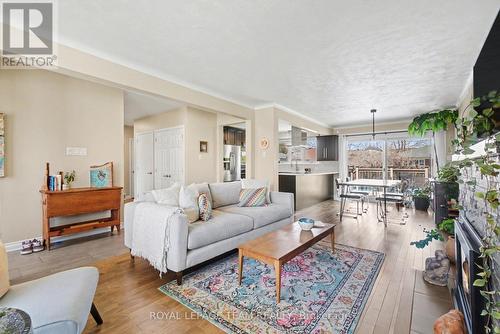 2149 Dublin Avenue, Ottawa, ON - Indoor Photo Showing Living Room