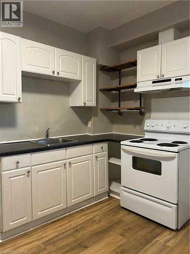 62 Barnesdale Avenue S, Hamilton, ON - Indoor Photo Showing Kitchen