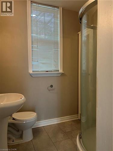 62 Barnesdale Avenue S, Hamilton, ON - Indoor Photo Showing Bathroom