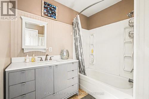 15 Philip Street, Smiths Falls, ON - Indoor Photo Showing Bathroom