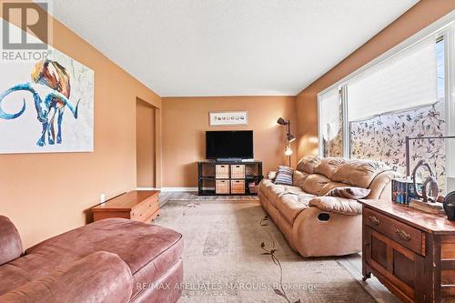 15 Philip Street, Smiths Falls, ON - Indoor Photo Showing Living Room