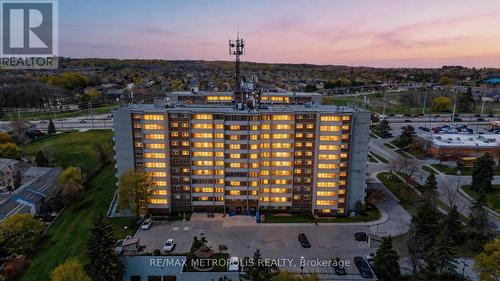 1010 - 40 WILLIAM ROE BOULEVARD  Newmarket, ON L3Y 5N4
