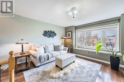 5 Moir Crescent, Barrie, ON - Indoor Photo Showing Living Room