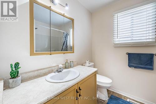 5 Moir Crescent, Barrie, ON - Indoor Photo Showing Bathroom