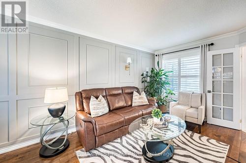 5 Moir Crescent, Barrie, ON - Indoor Photo Showing Living Room