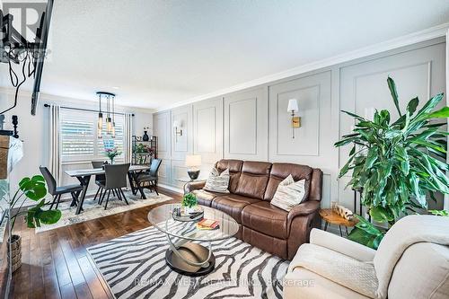 5 Moir Crescent, Barrie, ON - Indoor Photo Showing Living Room