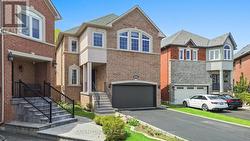 5532 WINDY HILL COURT  Mississauga, ON L4Z 3W4
