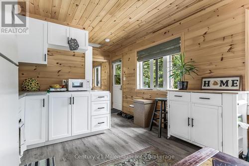 442811 Sideroad 12 Wgr Road, West Grey, ON - Indoor Photo Showing Kitchen
