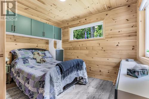 442811 Sideroad 12 Wgr Road, West Grey, ON - Indoor Photo Showing Bedroom