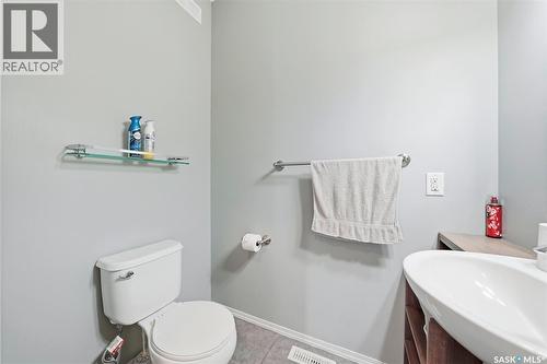 519 Rempel Manor, Saskatoon, SK - Indoor Photo Showing Bathroom