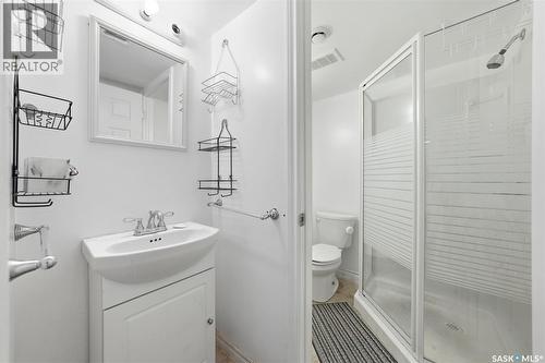 519 Rempel Manor, Saskatoon, SK - Indoor Photo Showing Bathroom