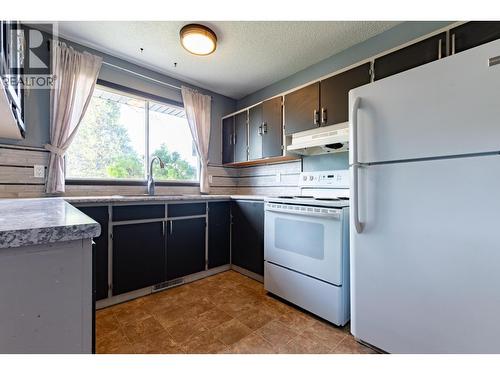 4608 Crocus Crescent, Prince George, BC - Indoor Photo Showing Kitchen With Double Sink