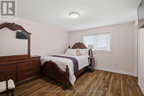 187 Hollyridge Crescent, Kitchener, ON - Indoor Photo Showing Bedroom