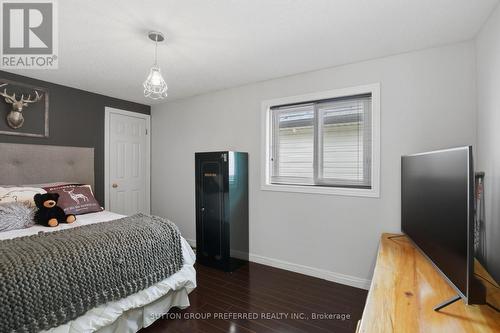 187 Hollyridge Crescent, Kitchener, ON - Indoor Photo Showing Bedroom
