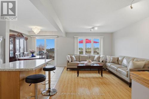 187 Hollyridge Crescent, Kitchener, ON - Indoor Photo Showing Living Room