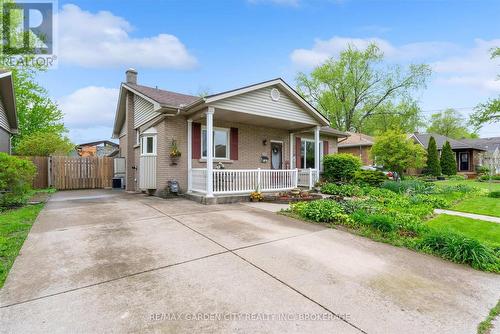 44 ALEXANDRA BOULEVARD  St. Catharines (Secord Woods), ON L2P 1J9