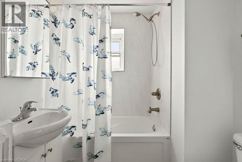 21 Mountwood Avenue Unit# 7, Hamilton, ON - Indoor Photo Showing Bathroom