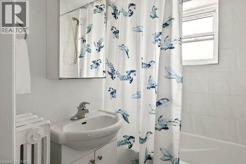 21 Mountwood Avenue Unit# 7, Hamilton, ON - Indoor Photo Showing Bathroom