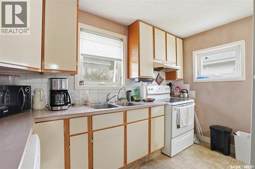 810 6Th Street, Perdue, SK - Indoor Photo Showing Kitchen With Double Sink