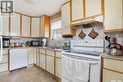 810 6Th Street, Perdue, SK - Indoor Photo Showing Kitchen With Double Sink