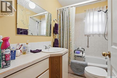 810 6Th Street, Perdue, SK - Indoor Photo Showing Bathroom