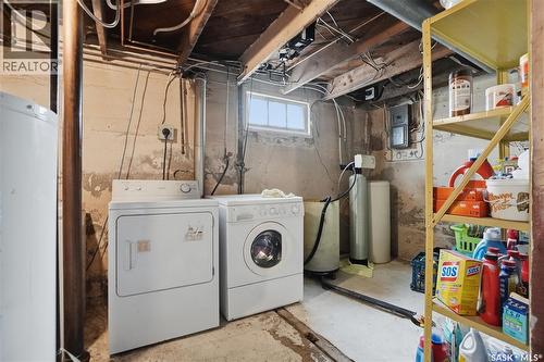 810 6Th Street, Perdue, SK - Indoor Photo Showing Laundry Room