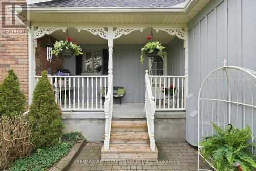 Side Entrance - 4271 Fallis Road, Scugog, ON - Indoor Photo Showing Living Room