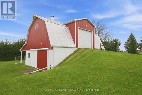 Modern Bank Barn - 4271 Fallis Road, Scugog, ON - Outdoor