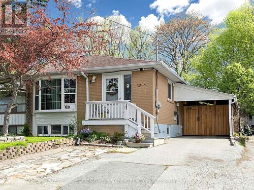 37 NEWBURY DRIVE  Newmarket, ON L3Y 4P9