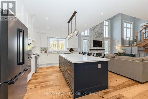 833180 4Th Line Ehs, Mono, ON - Indoor Photo Showing Kitchen With Upgraded Kitchen