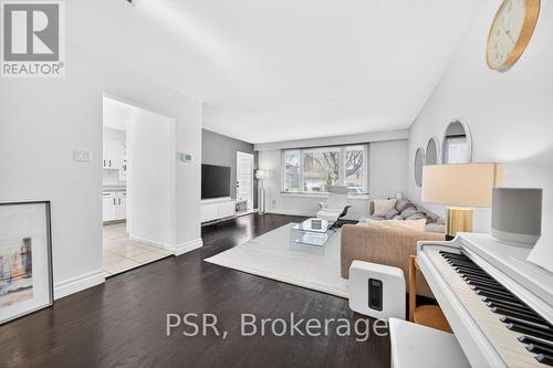 19 Glen Forest Drive, Hamilton, ON - Indoor Photo Showing Living Room