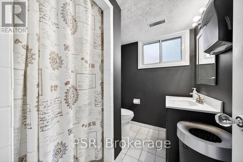 19 Glen Forest Drive, Hamilton, ON - Indoor Photo Showing Bathroom