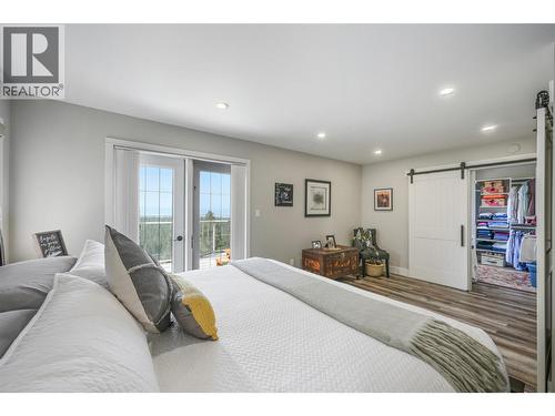 9520 Juniper Heights Road, Invermere, BC - Indoor Photo Showing Bedroom