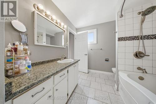 41 - 32 Mowat Boulevard, Kitchener, ON - Indoor Photo Showing Bathroom