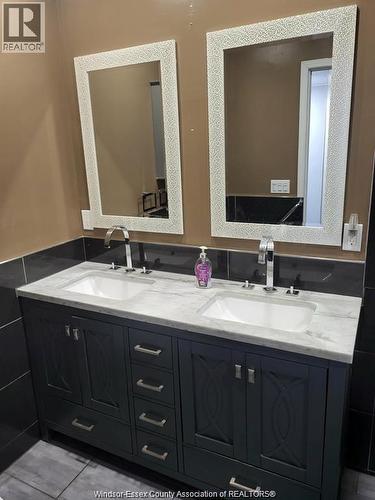 1 Wilder South Unit# Mobile Home Only, Lakeshore, ON - Indoor Photo Showing Bathroom