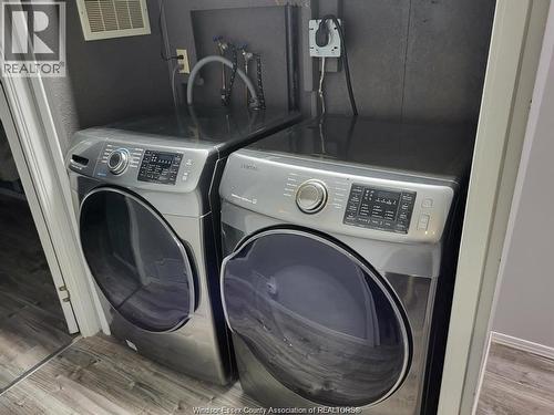 1 Wilder South Unit# Mobile Home Only, Lakeshore, ON - Indoor Photo Showing Laundry Room
