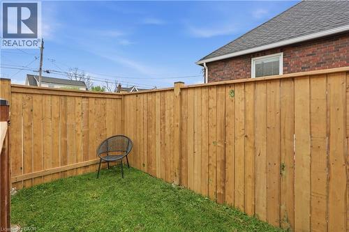 38 Dunkirk Drive Unit# B, Hamilton, ON - Outdoor