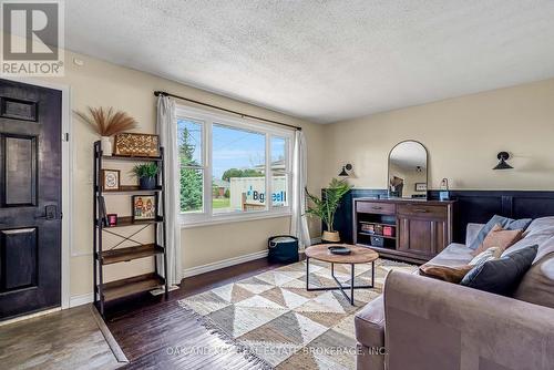 26 Sinclair Avenue, St. Thomas, ON - Indoor Photo Showing Living Room