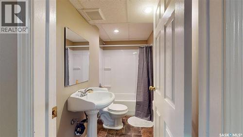 1126 Brett Bay, Regina, SK - Indoor Photo Showing Bathroom