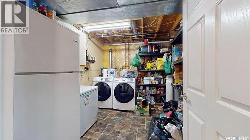 1126 Brett Bay, Regina, SK - Indoor Photo Showing Laundry Room