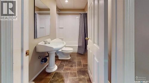 1126 Brett Bay, Regina, SK - Indoor Photo Showing Bathroom