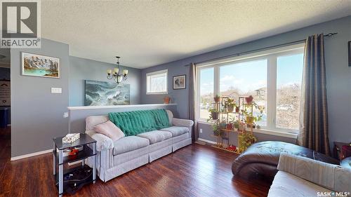 1126 Brett Bay, Regina, SK - Indoor Photo Showing Living Room