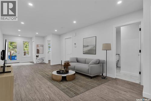 320 25Th Street W, Saskatoon, SK - Indoor Photo Showing Living Room