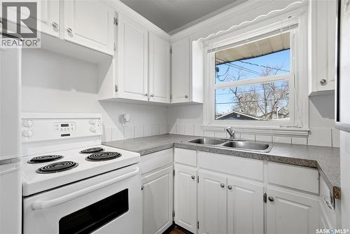 2221 Francis Street, Regina, SK - Indoor Photo Showing Kitchen With Double Sink