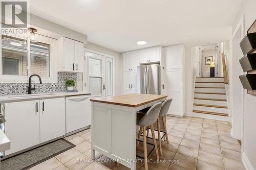 3452 Caplan Crescent, Burlington, ON - Indoor Photo Showing Kitchen