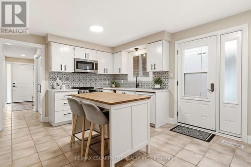 3452 Caplan Crescent, Burlington, ON - Indoor Photo Showing Kitchen