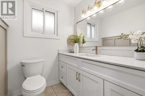 3452 Caplan Crescent, Burlington, ON - Indoor Photo Showing Bathroom