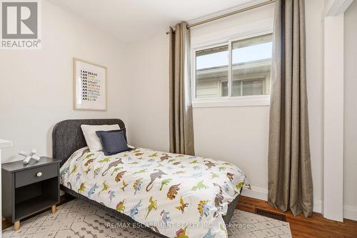 3452 Caplan Crescent, Burlington, ON - Indoor Photo Showing Bedroom