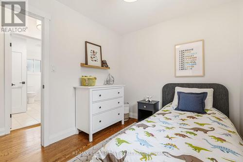 3452 Caplan Crescent, Burlington, ON - Indoor Photo Showing Bedroom
