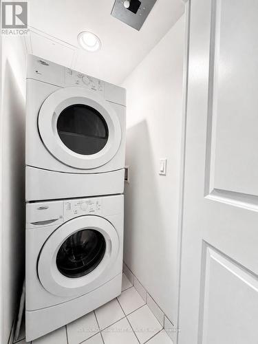 725 - 85 East Liberty Street, Toronto, ON - Indoor Photo Showing Laundry Room